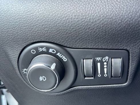 Used 2024 Jeep Compass Limited image 33