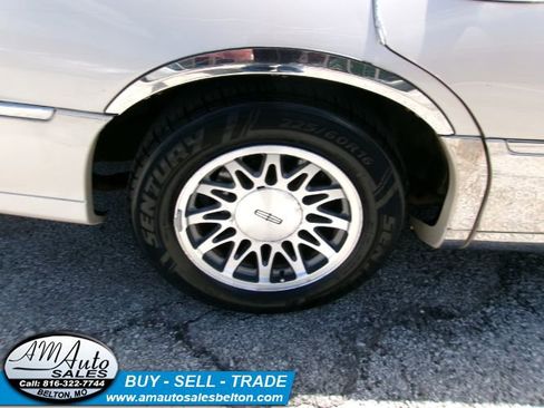 Used 2000 Lincoln Town Car Cartier RWD image 18