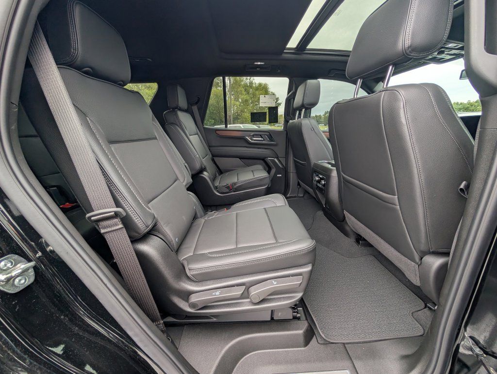 Used 2026 GMC Yukon Denali w/ Sun & Power Step Package AWD/4WD image 18