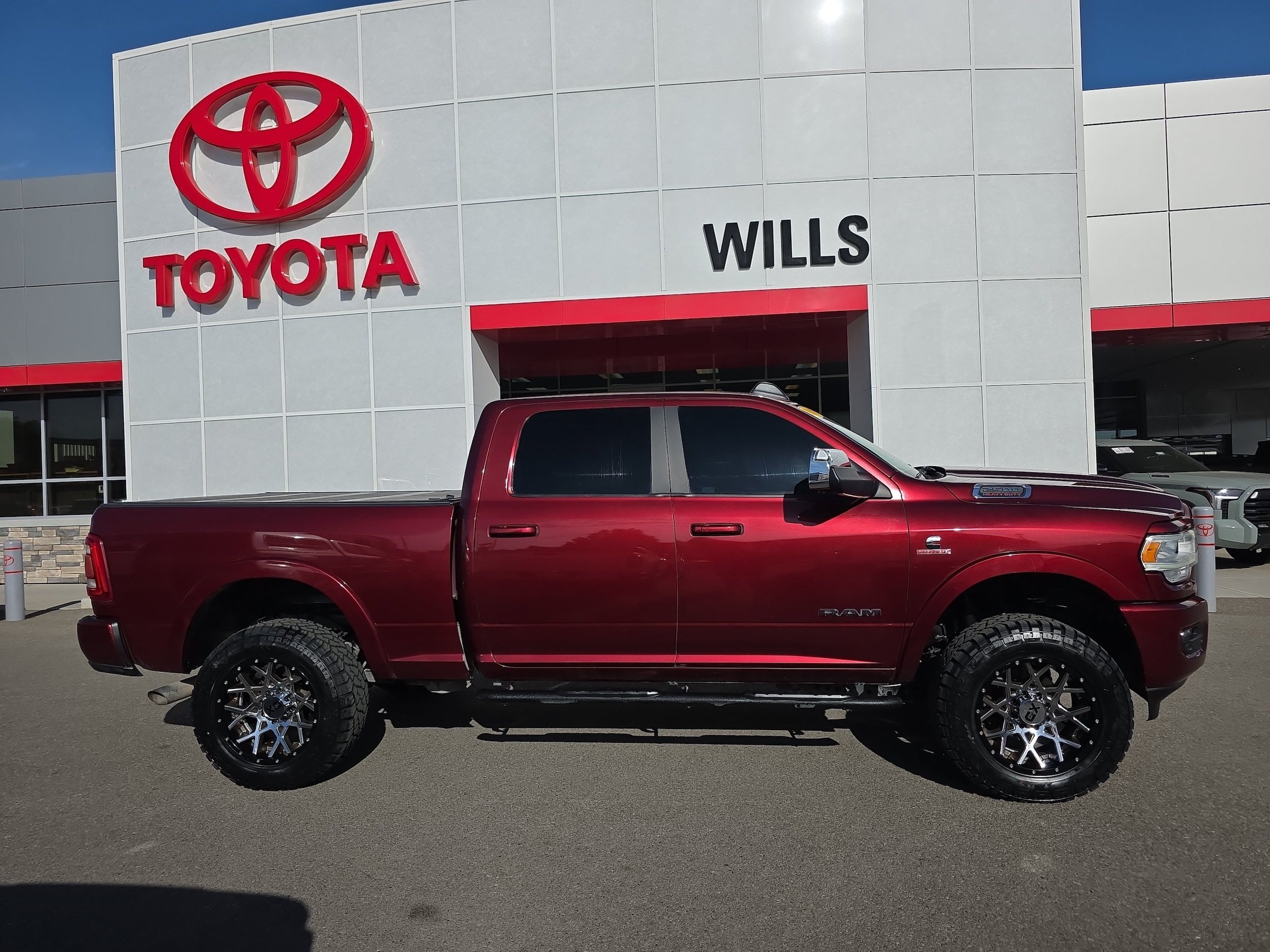 Used 2019 RAM 2500 Laramie AWD/4WD image 1