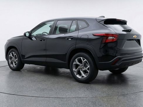 Used 2025 Chevrolet Trax LT image 6