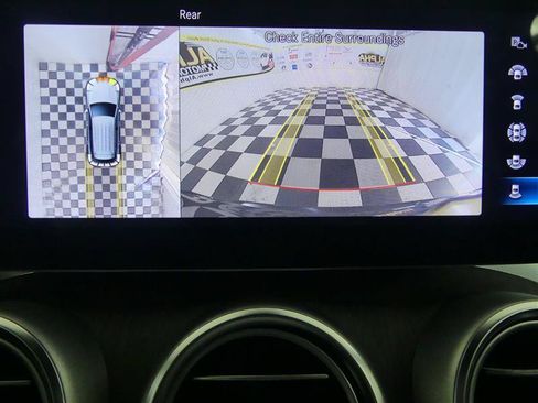 Used 2022 Mercedes-Benz GLC 300 4MATIC w/ Multimedia Package Lite image 11