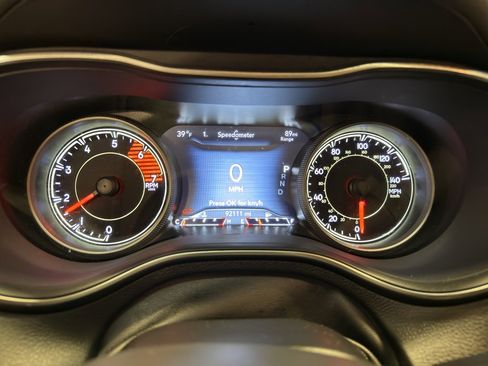 Used 2022 Jeep Cherokee Limited image 17