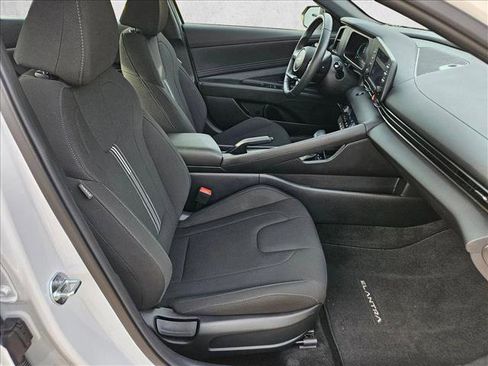 Used 2025 Hyundai Elantra Sport image 20
