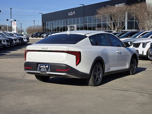 New 2026 Kia K4 LXS image 4