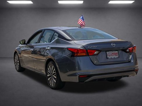 Used 2025 Nissan Altima 2.5 SV FWD image 6