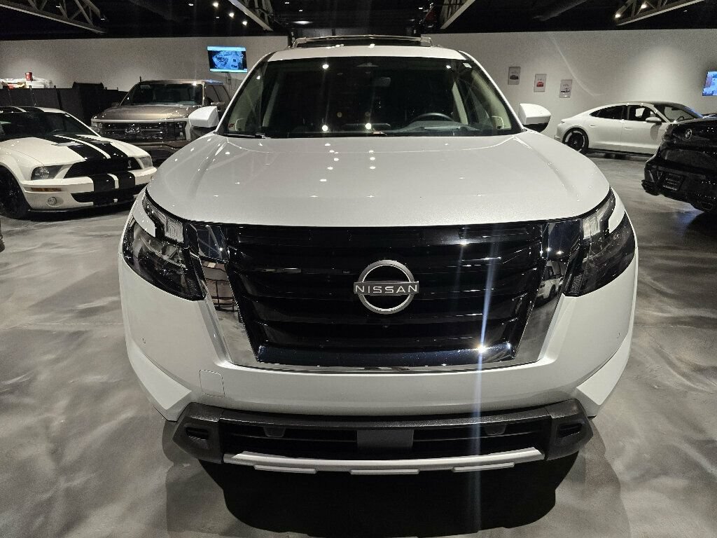 Used 2025 Nissan Pathfinder Platinum w/ Cargo Package FWD image 2