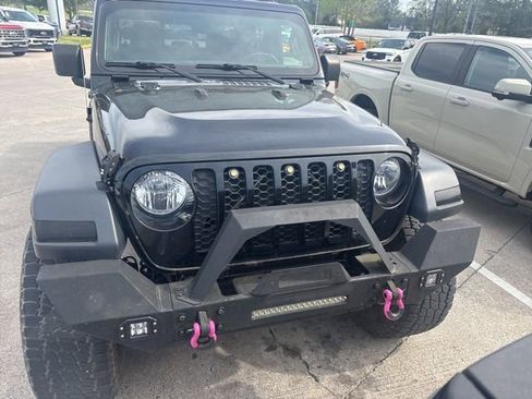 Used 2020 Jeep Gladiator Sport w/ Quick Order Package 24S image 8