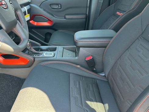 New 2026 Nissan Frontier PRO-4X w/ Pro-4x Convenience Package image 9