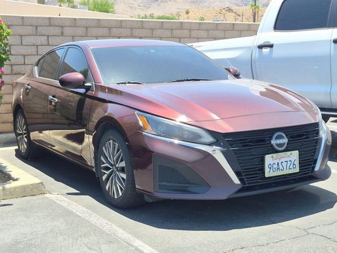 Used 2023 Nissan Altima 2.5 SV FWD image 4