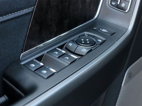 New 2026 Ford F250 Lariat w/ Black Appearance Package image 17