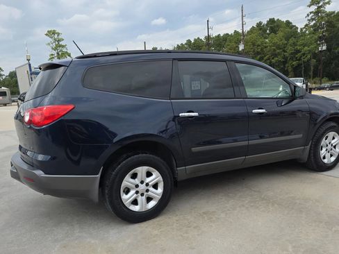 Used 2011 Chevrolet Traverse LS image 18