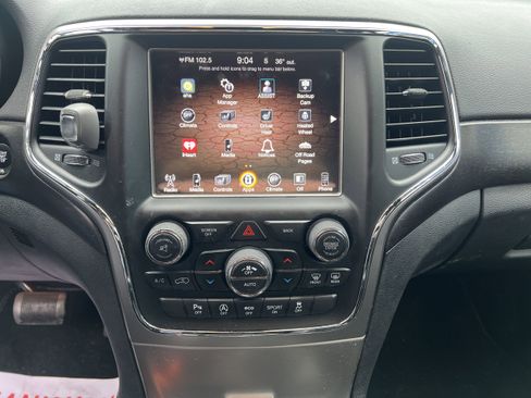 Used 2017 Jeep Grand Cherokee Altitude image 11