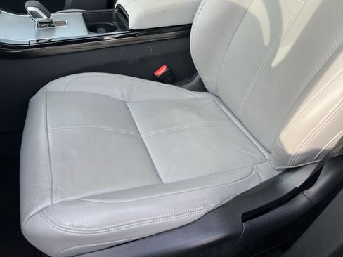 Certified 2025 Land Rover Range Rover Velar S image 18