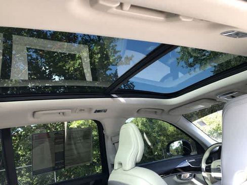 Used 2019 Volvo XC90 T5 Momentum w/ Protection Package Premier FWD image 19