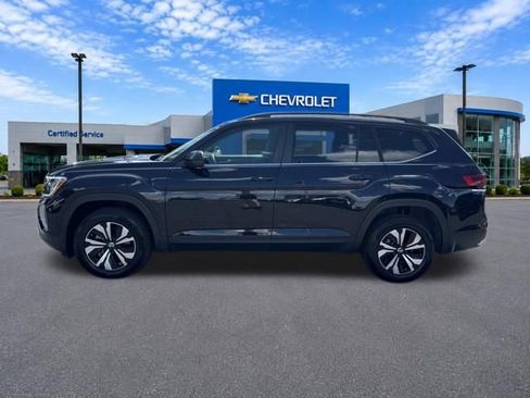 Used 2024 Volkswagen Atlas SE AWD/4WD image 4