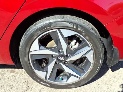 Used 2023 Hyundai Elantra SEL w/ Convenience Package FWD image 8