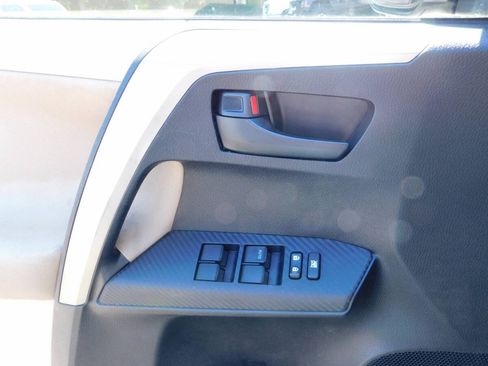 Used 2013 Toyota RAV4 LE AWD/4WD image 19