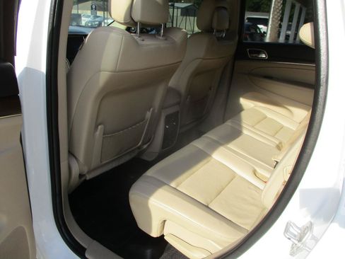 Used 2014 Jeep Grand Cherokee Limited w/ Luxury Group II RWD image 17