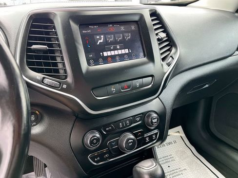 Used 2021 Jeep Cherokee Latitude Plus w/ Sun & Sound Group image 15