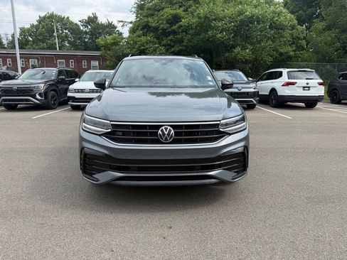Used 2022 Volkswagen Tiguan SE R-Line AWD/4WD image 2