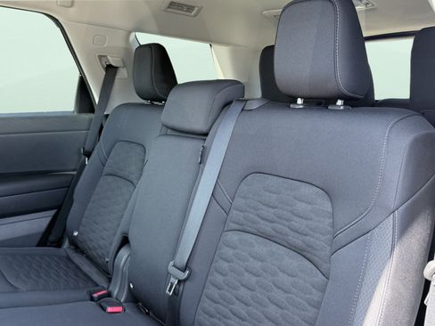 Used 2025 Nissan Pathfinder S FWD image 35