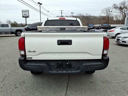 Used 2020 Toyota Tacoma SR image 5