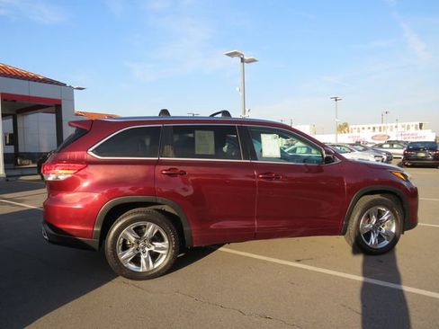 Used 2018 Toyota Highlander Limited image 13