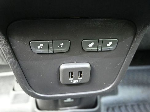 Used 2024 Chevrolet Equinox Premier AWD/4WD image 16