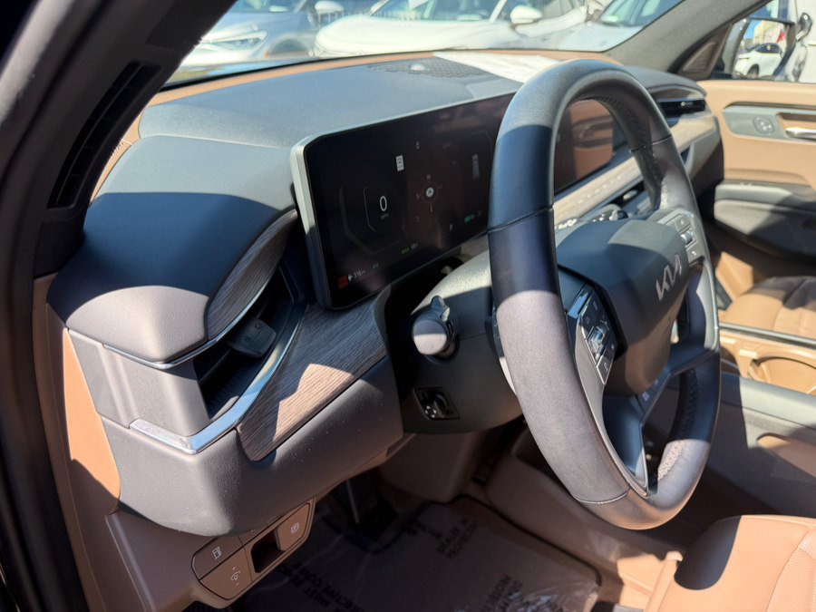 Used 2024 Kia EV9 Land AWD/4WD image 11