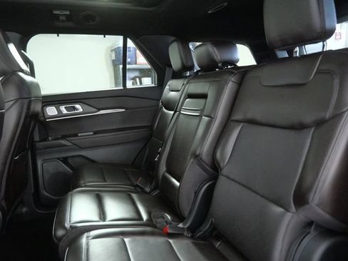 Certified 2025 Ford Explorer Platinum AWD/4WD image 14