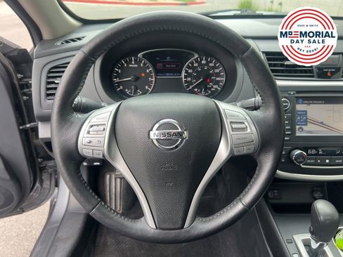 Used 2017 Nissan Altima 2.5 SV w/ Convenience Package FWD image 12
