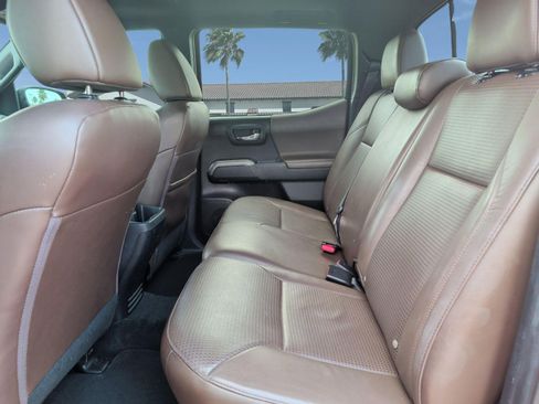 Used 2019 Toyota Tacoma Limited AWD/4WD image 25
