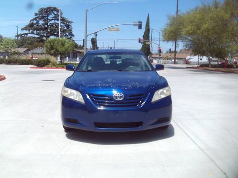 Used 2009 Toyota Camry LE FWD image 3