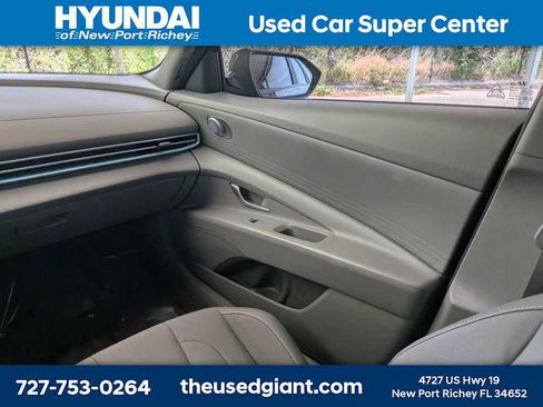 Used 2024 Hyundai Elantra SEL FWD image 17