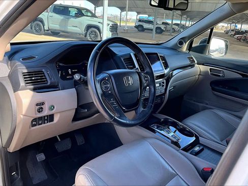 Used 2016 Honda Pilot Touring image 17