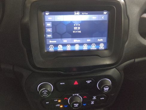 Used 2019 Jeep Renegade Altitude w/ Quick Order Package 2XM image 25