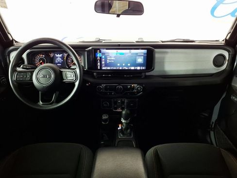 Used 2025 Jeep Gladiator Sport AWD/4WD image 14