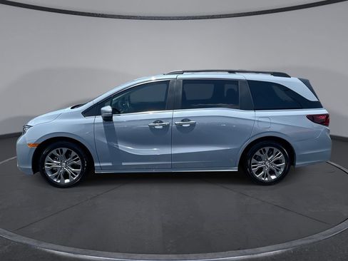 Used 2025 Honda Odyssey Touring image 15