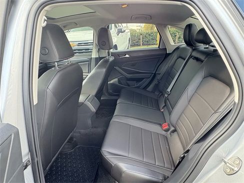 Used 2023 Volkswagen Jetta SE w/ Panoramic Sunroof Package image 8