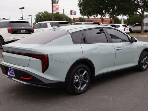 Used 2025 Kia K4 FWD image 11