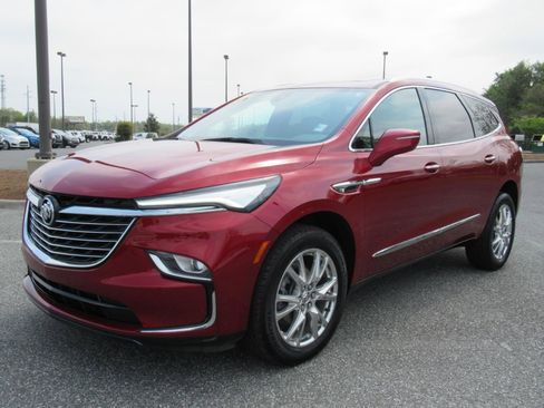 Used 2023 Buick Enclave Essence w/ Experience Buick Package FWD image 3
