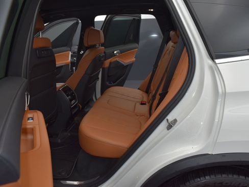 Used 2022 BMW X5 xDrive45e w/ Luxury Seating Package image 13