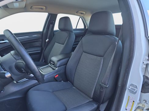 Used 2018 Chrysler 300 Touring w/ Sport Appearance Package image 17