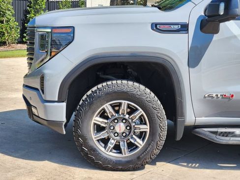 Used 2024 GMC Sierra 1500 AT4 w/ Technology Package AWD/4WD image 9