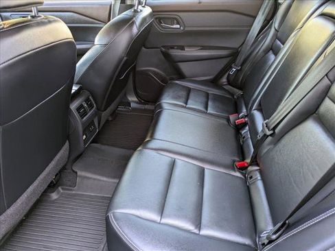 Used 2023 Nissan Rogue SL w/ SL Premium Package image 18