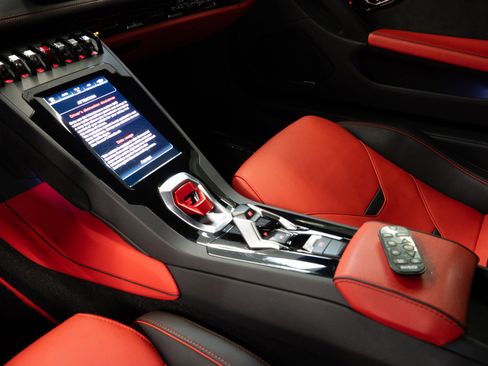 Used 2020 Lamborghini Huracan EVO image 19