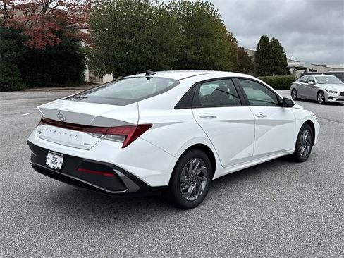 New 2026 Hyundai Elantra Blue image 7