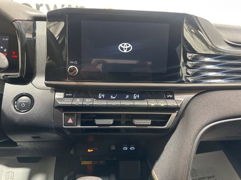 Used 2025 Toyota Camry LE image 31