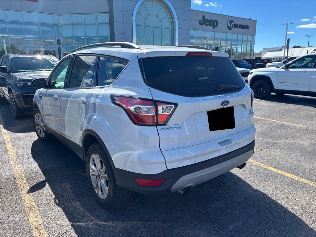 Used 2018 Ford Escape SE w/ SE Sync 3 Package AWD/4WD image 3